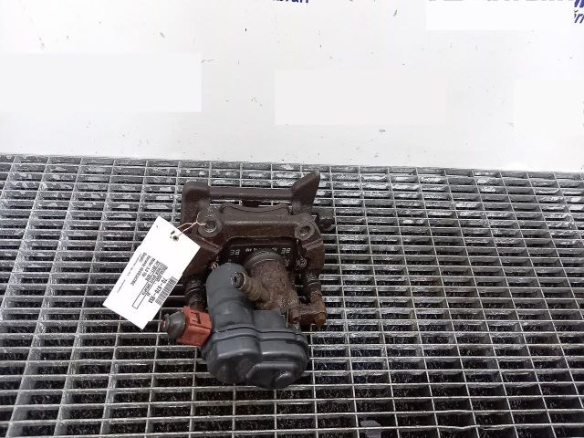 bontott AUDI A4 B8 Jobb hátsó Féknyereg Munkahengerrel