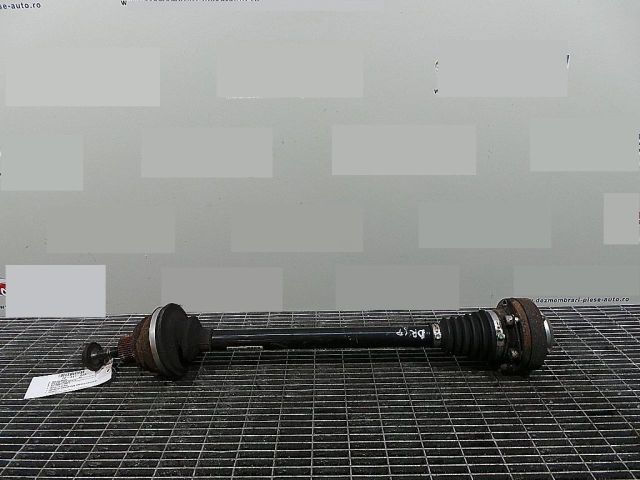 bontott AUDI A4 B8 Jobb hátsó Féltengely