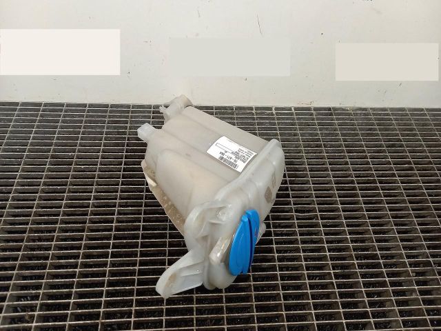 bontott AUDI A4 B8 Kiegyenlítő Tartály