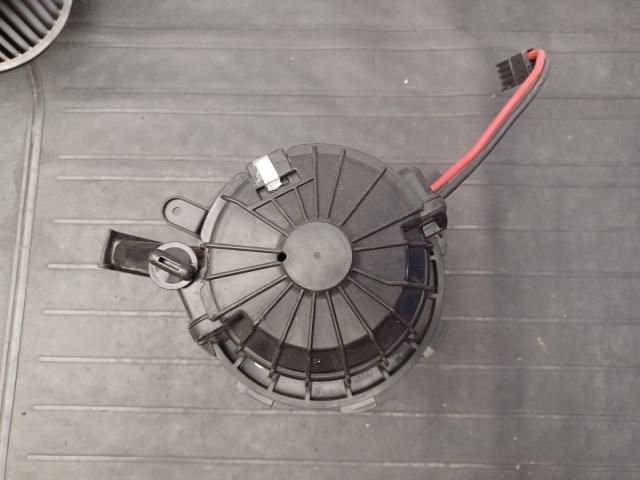 bontott AUDI A4 B8 Klímahűtő Ventilátor