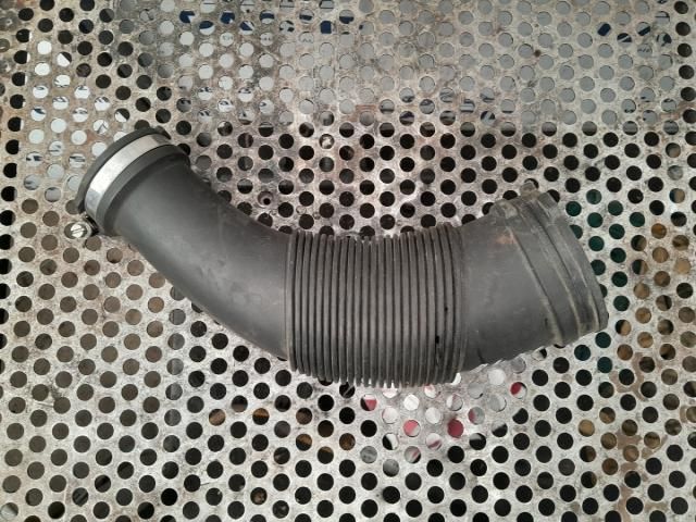 bontott AUDI A4 B8 Légbeömlő Cső