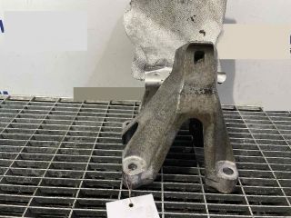 bontott AUDI A4 B8 Motor Tartó Bak Bal