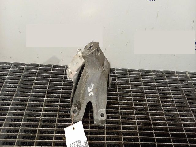 bontott AUDI A4 B8 Motor Tartó Bak Bal