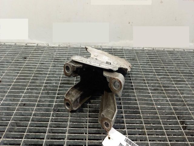 bontott AUDI A4 B8 Motor Tartó Bak Bal