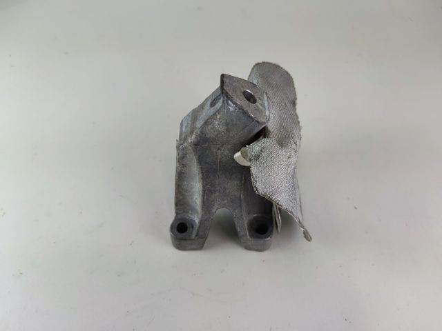 bontott AUDI A4 B8 Motor Tartó Bak Bal