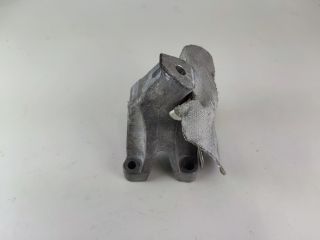 bontott AUDI A4 B8 Motor Tartó Bak Bal