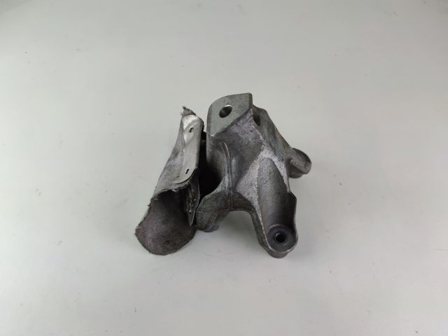 bontott AUDI A4 B8 Motor Tartó Bak Bal