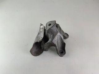 bontott AUDI A4 B8 Motor Tartó Bak Bal