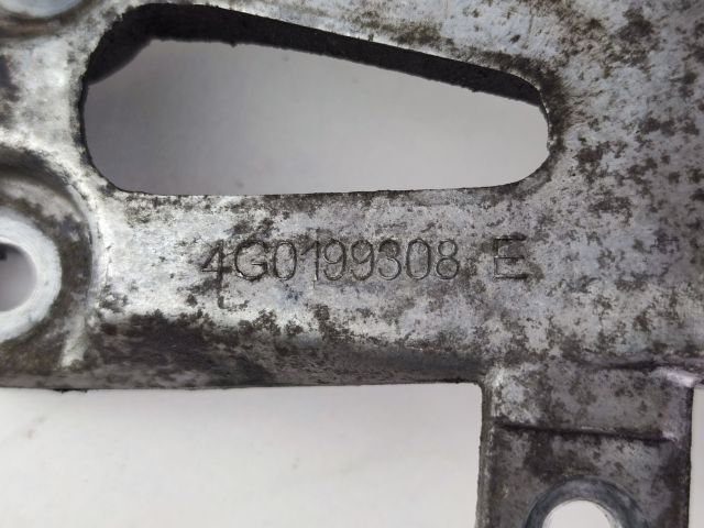 bontott AUDI A4 B8 Motor Tartó Bak Jobb