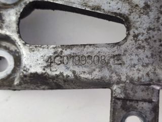 bontott AUDI A4 B8 Motor Tartó Bak Jobb