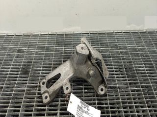 bontott AUDI A4 B8 Motor Tartó Bak Jobb