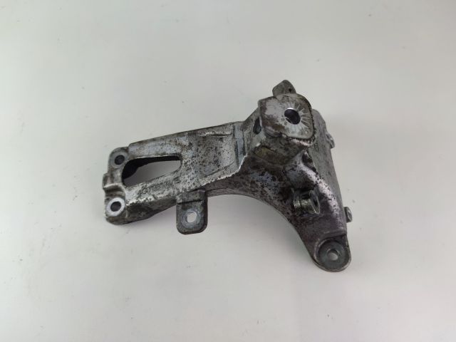 bontott AUDI A4 B8 Motor Tartó Bak Jobb