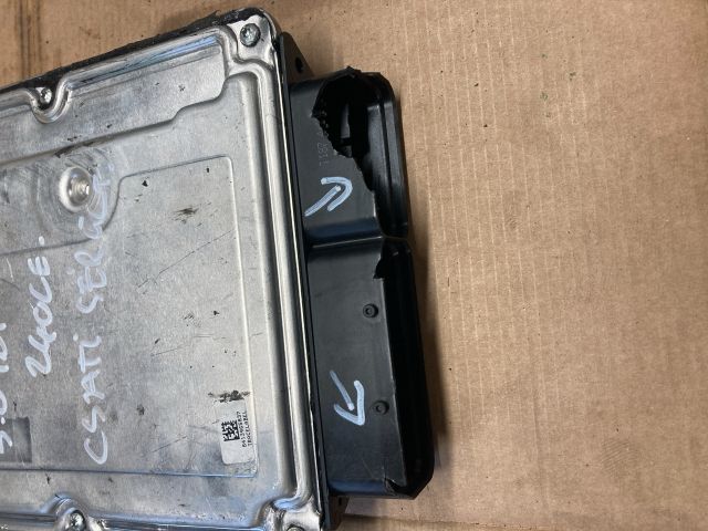 bontott AUDI A4 B8 Motorvezérlő