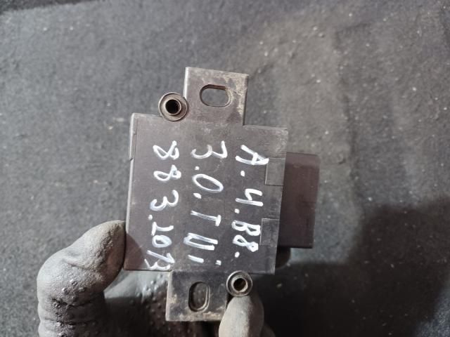 bontott AUDI A4 B8 Üzemanyag Szivattyú Relé