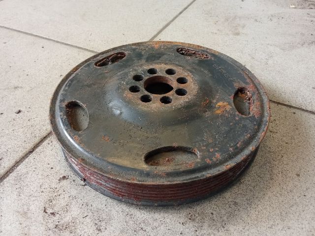 bontott AUDI A4 B8 Főtengely Szíjtárcsa