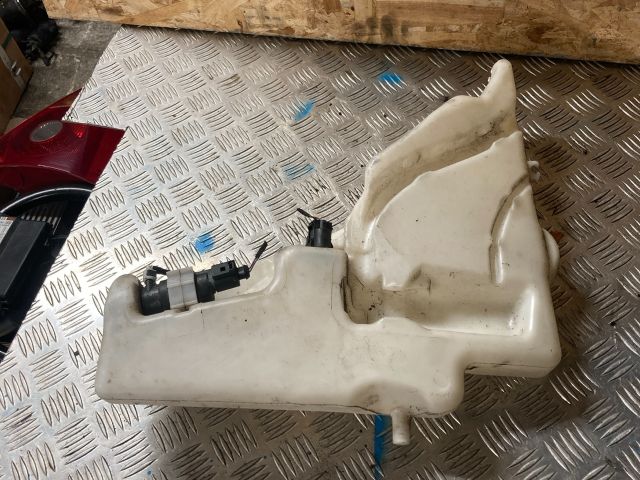 bontott AUDI A4 B8 Ablakmosó Tartály