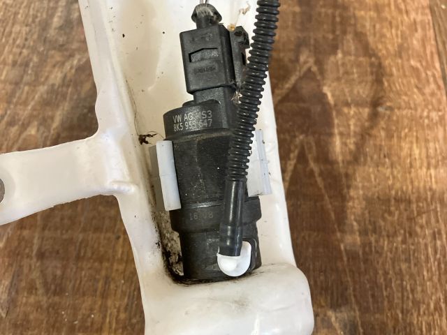 bontott AUDI A4 B8 Ablakmosó Tartály