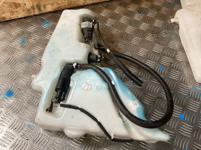 bontott AUDI A4 B8 Ablakmosó Tartály