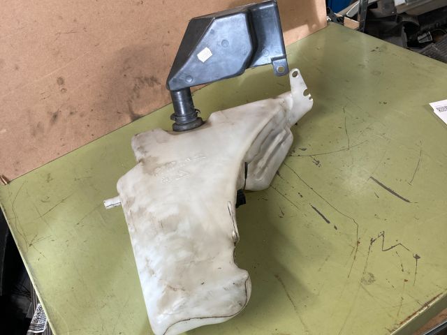 bontott AUDI A4 B8 Ablakmosó Tartály