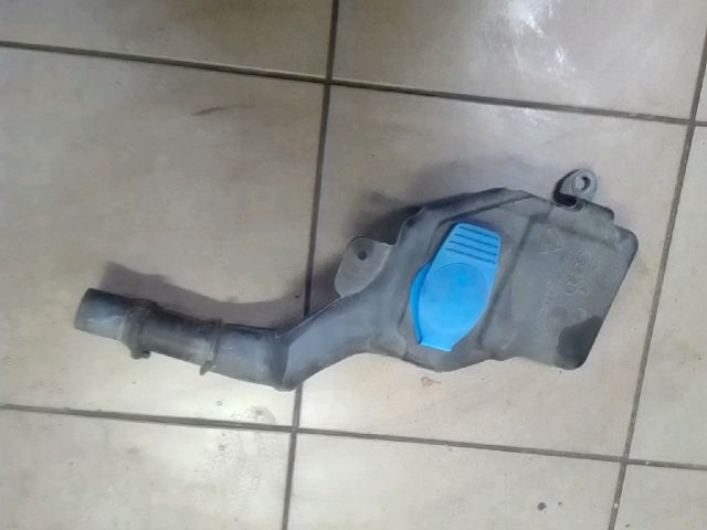 bontott AUDI A4 B8 Ablakmosótartály Betöltő
