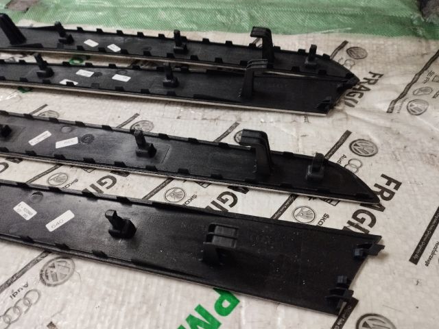 bontott AUDI A4 B8 Ajtó Díszléc Szett