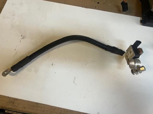 bontott AUDI A4 B8 Akkumulátor Saru