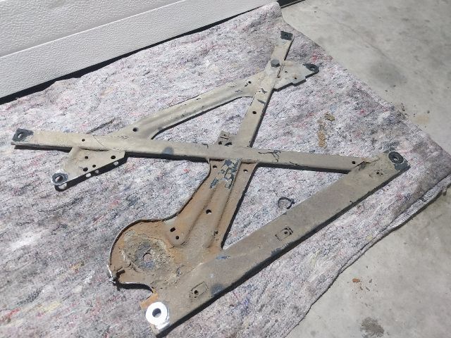 bontott AUDI A4 B8 Alsó Kereszttartó