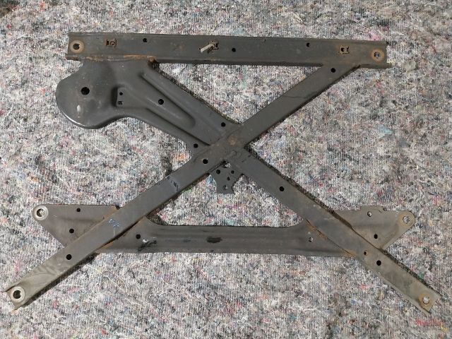 bontott AUDI A4 B8 Alsó Kereszttartó