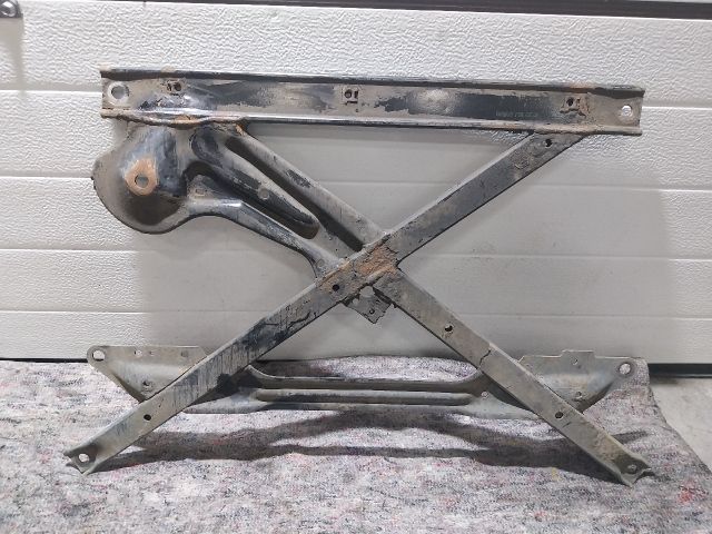 bontott AUDI A4 B8 Alsó Kereszttartó