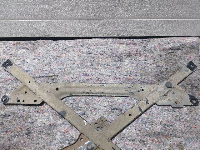 bontott AUDI A4 B8 Alsó Kereszttartó