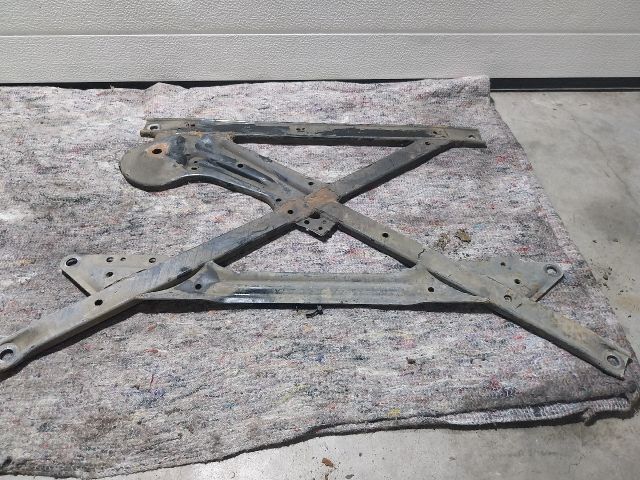 bontott AUDI A4 B8 Alsó Kereszttartó