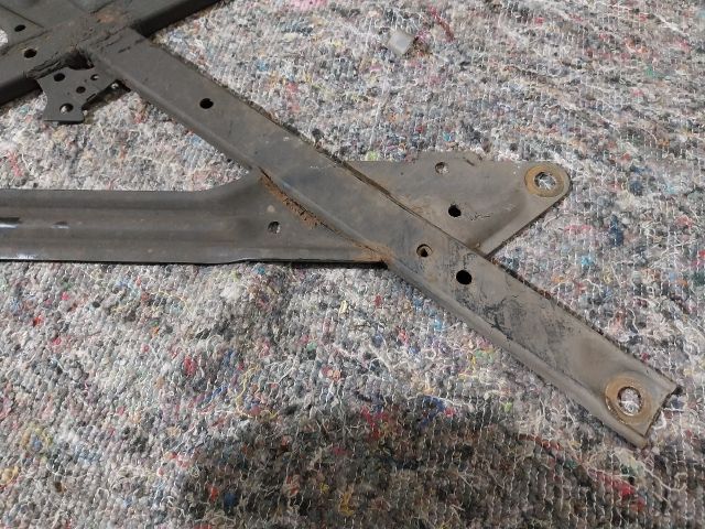 bontott AUDI A4 B8 Alsó Kereszttartó