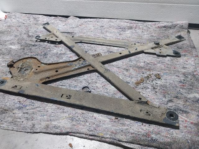 bontott AUDI A4 B8 Alsó Kereszttartó