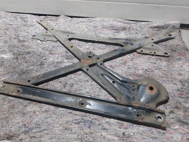 bontott AUDI A4 B8 Alsó Kereszttartó