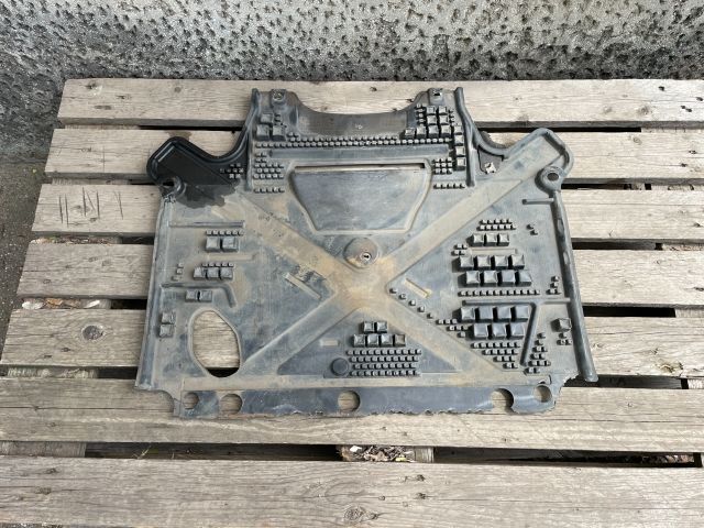 bontott AUDI A4 B8 Alsó Motorburkolat