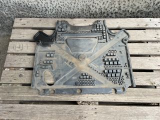 bontott AUDI A4 B8 Alsó Motorburkolat