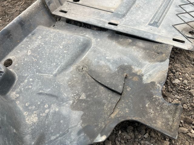 bontott AUDI A4 B8 Alsó Padlólemez Burkolat