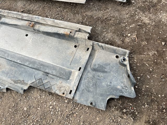 bontott AUDI A4 B8 Alsó Padlólemez Burkolat