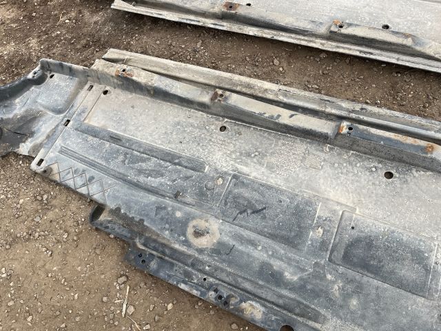 bontott AUDI A4 B8 Alsó Padlólemez Burkolat