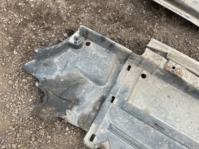 bontott AUDI A4 B8 Alsó Padlólemez Burkolat