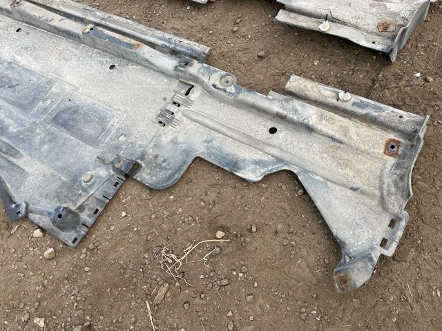 bontott AUDI A4 B8 Alsó Padlólemez Burkolat