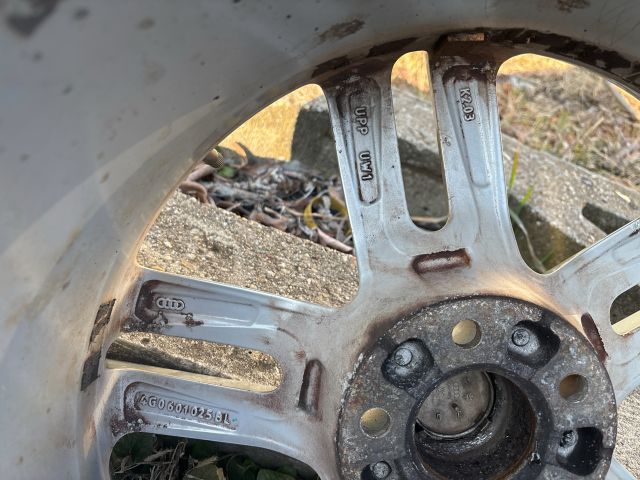 bontott AUDI A4 B8 Alufelni Szett Gumival