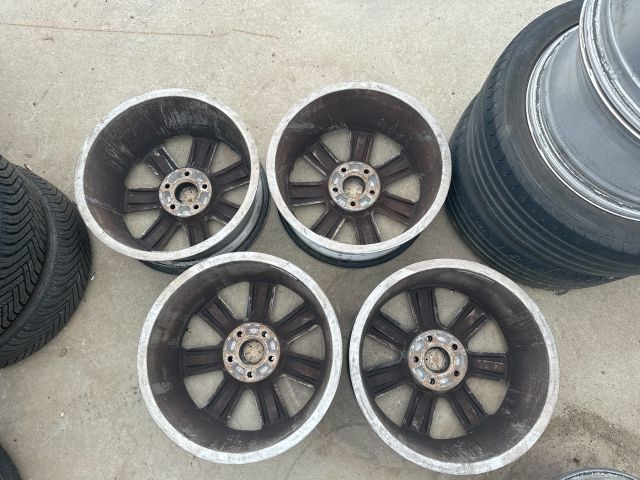 bontott AUDI A4 B8 Alufelni Szett