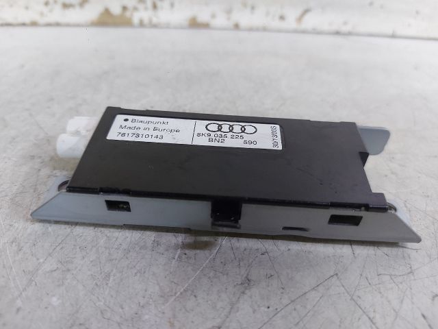 bontott AUDI A4 B8 Antenna Erősítő