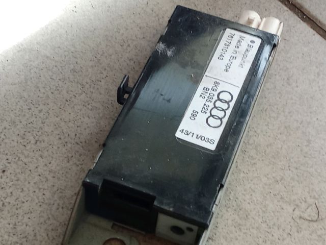 bontott AUDI A4 B8 Antenna Erősítő