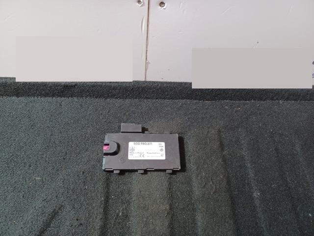 bontott AUDI A4 B8 Antenna Erősítő