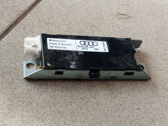 bontott AUDI A4 B8 Antenna Erősítő