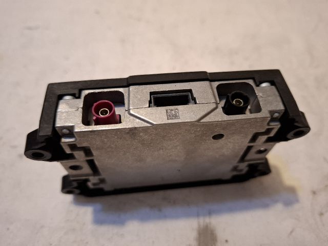 bontott AUDI A4 B8 Antenna Erősítő