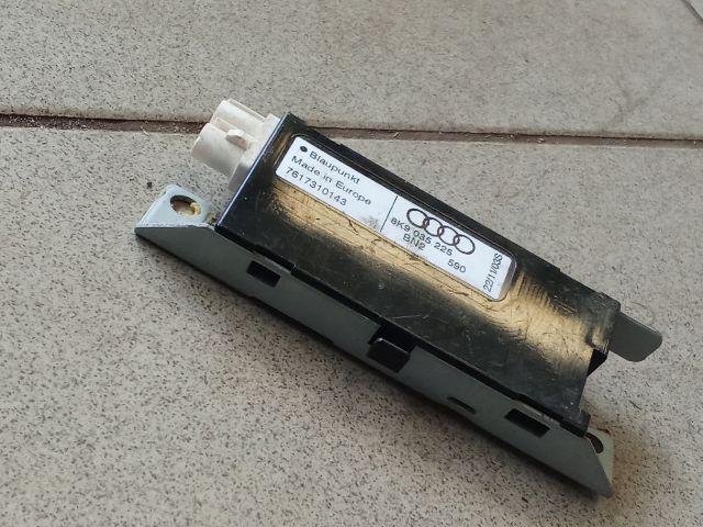 bontott AUDI A4 B8 Antenna Erősítő