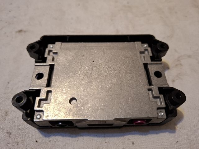 bontott AUDI A4 B8 Antenna Erősítő